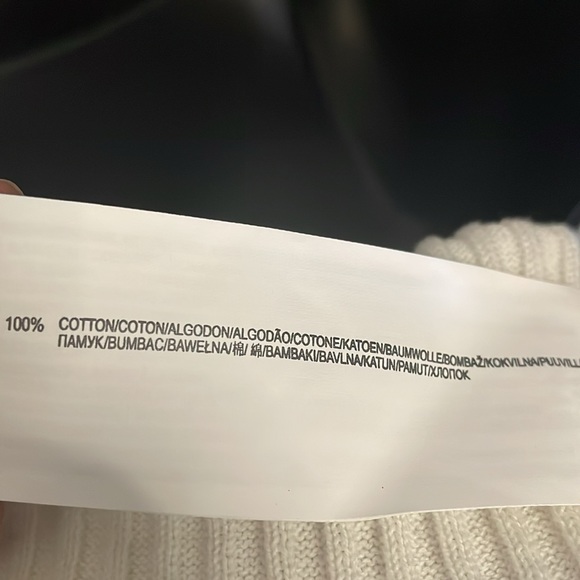 Asymmetrical Cold-shoulder Knit - Picture 4 of 10